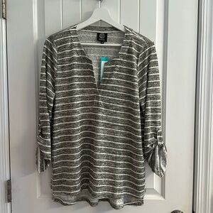 Bobeau 3/4 sleeve top! Beautiful olive color